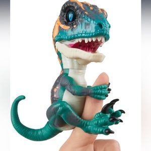 Untamed Raptor by Fingerlings Fury Interactive Collectible Dinosaur By WowWee